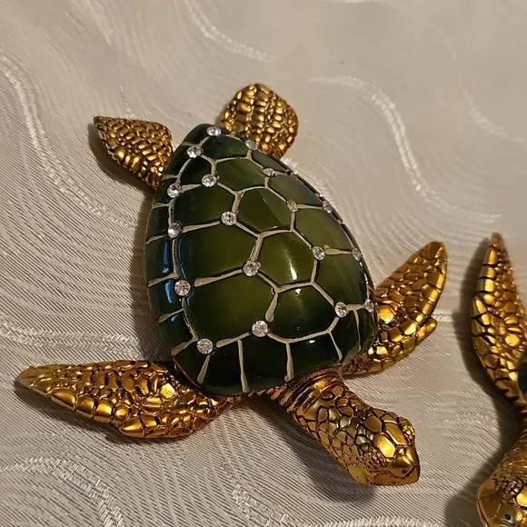 Turtil Pair Resein Cast With Crystal Accents - Picture 2 of 8